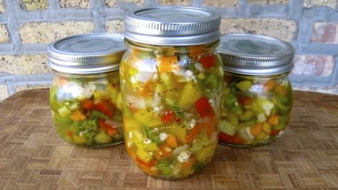 Homemade Giardiniera Recipe, Giardiniera Recipe, Quick Pasta Salad, Pickle Vodka, Best Pickles, Homemade Pickles, Fruit Preserves, Pickled Veggies, Pickled Vegetables