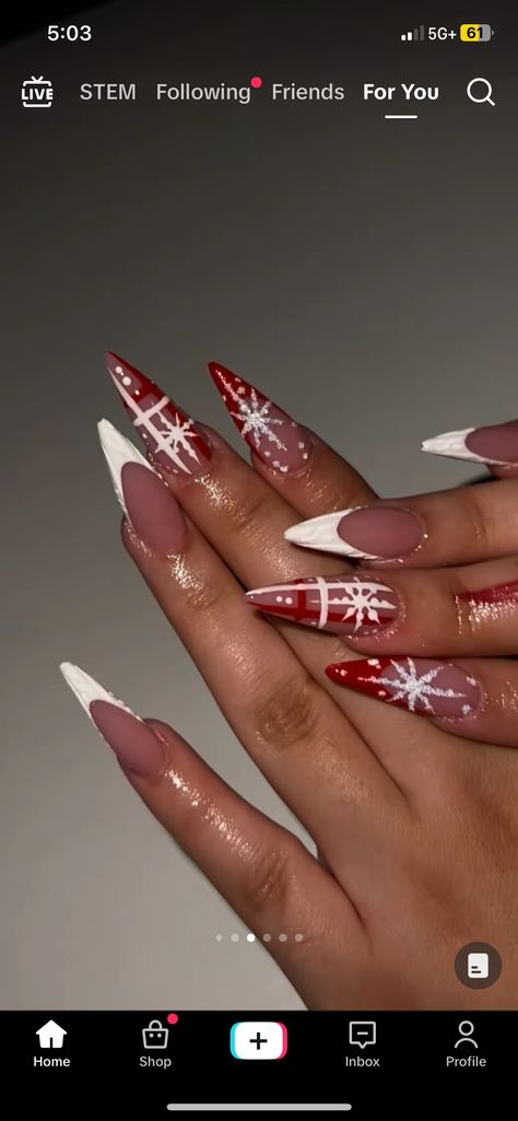 Stiletto Nail Art Christmas, Stilleto Holiday Nails, Long Almond Nails Christmas, Christmas Nails Long Almond, Christmas Nails Stilleto Shape, Christmas Almond Nails Holidays, Christmas Almond Nails Ideas, Stiletto Winter Nails, Winter Stiletto Nails Designs