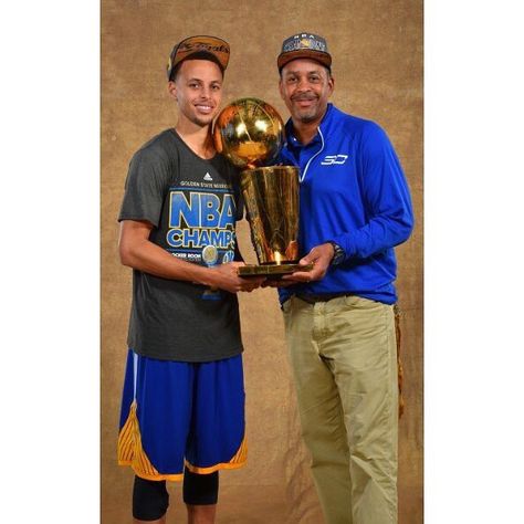 Happy Fathers Day! #Gam30ver Steff Curry, Golden State Warriors Bedroom, Dell Curry, Stephen Curry Family, The Curry Family, Seth Curry, Basketball Court Flooring, Stephen Curry Basketball, Curry Warriors