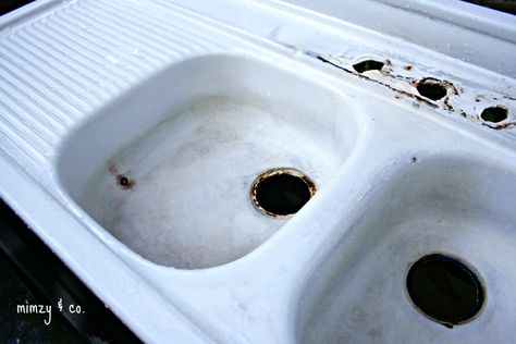 how I refinished my vintage cast iron kitchen sink • mimzy & company Vintage Cast Iron Sink Kitchen, Cast Iron Sink Kitchen, Sink Refinishing, Cast Iron Farmhouse Sink, Restore Cast Iron, Porcelain Kitchen Sink, Vintage Kitchen Sink, Kitchen Sink Ideas, Bathtub Repair