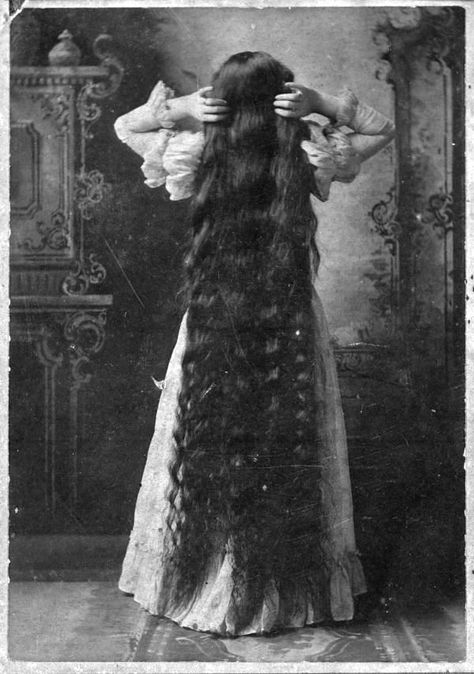 long-haired Laura Virginia Wilson 19th Century Hairstyles, Russian Hairstyles, 19th Century Women, Extremely Long Hair, Victorian Hairstyles, Super Long Hair, Pinturas Disney, Victorian Women, Very Long Hair