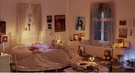 delude magazine Room Of One's Own, Girly Room, Pretty Room, Dreamy Room, Dream Room Inspiration, Room Makeover Bedroom, Cozy Room, Room Inspiration Bedroom, Room Ideas Bedroom