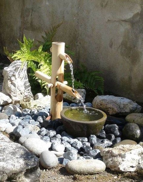 Shishi Odoshi, Japanese Garden Backyard, Bamboo Water Fountain, Bamboo Fountain, Small Japanese Garden, Taman Air, Japanese Garden Landscape, Zen Garden Design, Garden Levels