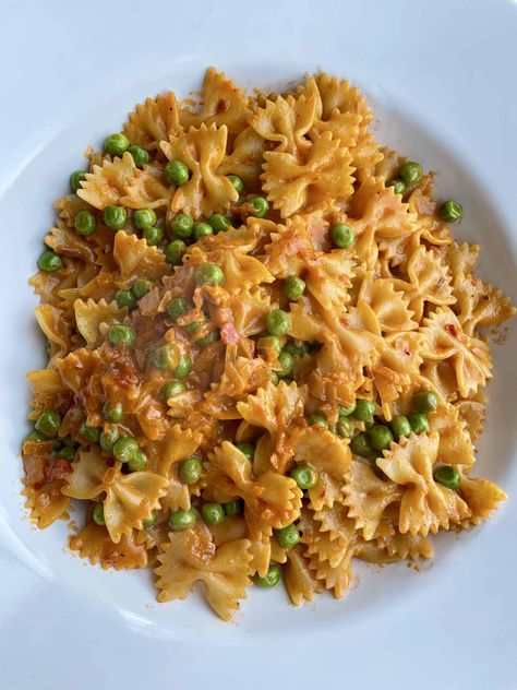 Lemon Arugula Pasta, Arugula Pasta Salad, Spicy Vodka Sauce, Arugula Pasta, Chili Pasta, Chili Pepper Recipes, Italian Diet, Calabrian Chili, Alla Vodka