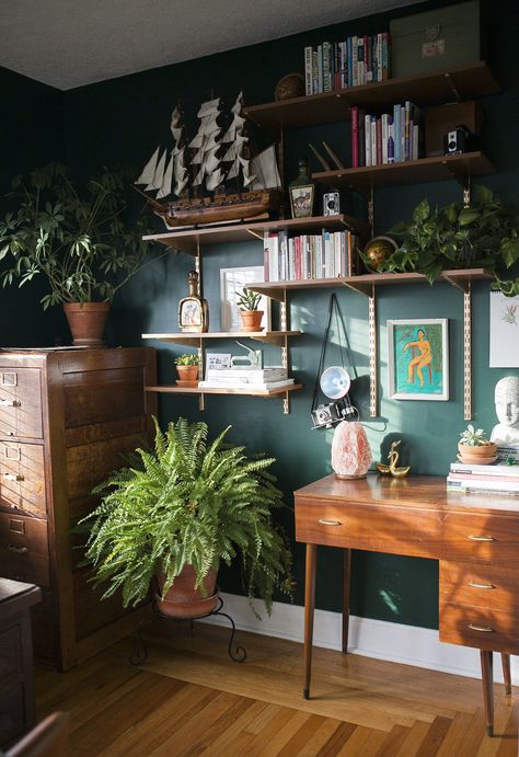 hunter green home office - emerald green office space - jessica brigham blog - home office decor ideas - boho office space Green Home Office, Green Home Offices, Furnitur Ruang Keluarga, Green Office, Green Walls, Green Home, Green Rooms, Eclectic Home, Home Office Design