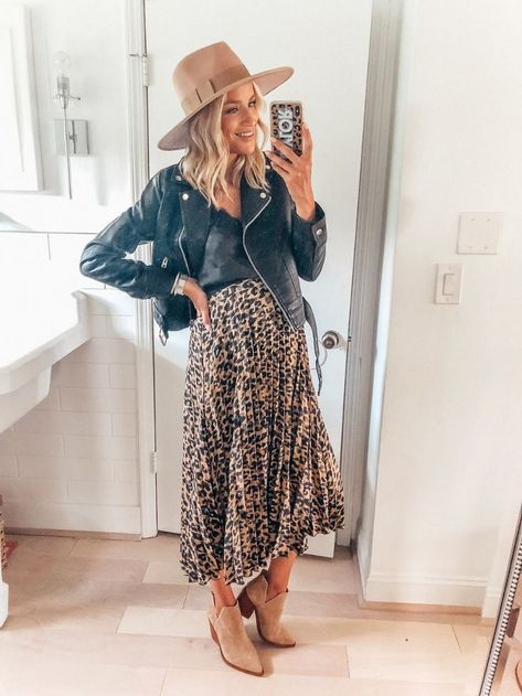 Leopard Print Outfits – Timeless Trend #fashio #leopardprint #womanoutfits #fashionactivation #outfittrend #fashionnews Pregnancy Fashion Spring, Look Boho Chic, Black Lace Cami, Fest Outfits, Midi Skirt Outfit, Cute Maternity Outfits, Stylish Maternity Outfits, Leopard Print Skirt, Women Design