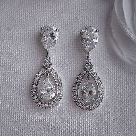 Diamond Earrings Aesthetic, Royal Earrings, Ran Haitani, Hand Jewelry Rings, Barbie Wardrobe, Earrings Aesthetic, Luxury Earrings, Jewelry Fashion Trends, Silver Jewelry Fashion