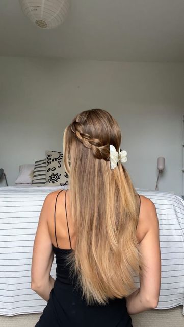 Prom Hair Straight Down, Cute Straight Down Hairstyles, Heatless Half Up Half Down, East Half Up Half Down Hairstyles Straight Hair, Half Up With Straight Hair, Down Prom Hairstyles For Long Hair, Confirmation Hairstyles Straight Hair, Cute Haft Up Haft Down Hairstyles, Hairstyle Ideas Pictures