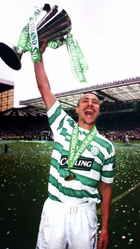 Larsson Celtic, Celtic Players, Celtics Wallpaper, Henrik Larsson, C Wallpaper, Football Wallpaper Iphone, God Of Football, Oversize Denim Jacket, Baggy Jean Shorts