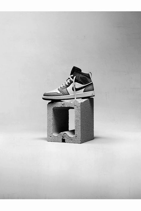 Laydown Photography, Sneakers Instagram, Shoe Photography, Shoes Fashion Photography, Futuristic Shoes, Sneaker Posters, Creative Shoes, Center Point, Shoes Photography