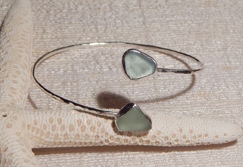 Chunky Silver Jewellery, Wire Jewelry Patterns, Sea Glass Bracelet, Glass Bangles, Beachglass Jewelry, Elegant Bracelet, Glass Bracelet, Enamel Jewelry, Sea Glass Jewelry