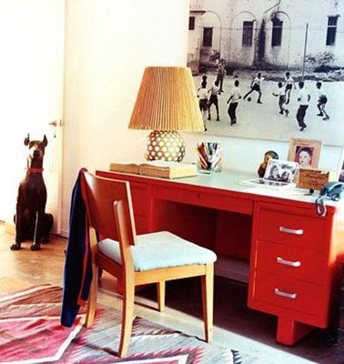 fric and frac: a jolt of red! Ione Skye, Kaufmann House, Vintage Metal Table, Red Desk, Pretty Office, Work Office Decor, Metal Filing Cabinet, Workspace Inspiration, Beautiful Interior Design