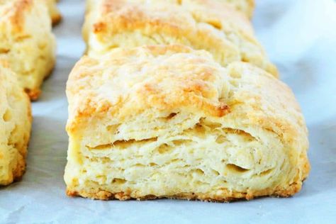 These flaky, homemade buttermilk biscuits are seriously easy to make and come together in less than 15 minutes! They're soft and fluffy, with layer upon layer of buttery, flaky goodness! Make them for breakfast or use a side dish recipe! #butterbiscuits #buttermilkbiscuits #biscuits #biscuitrecipe #breakfastideas Flakey Biscuits, Southern Buttermilk Biscuits, Homemade Buttermilk Biscuits, Buttermilk Biscuits Recipe, Flaky Biscuits, Heirloom Recipes, Biscuit Bake, Homemade Biscuits, Pastry Blender