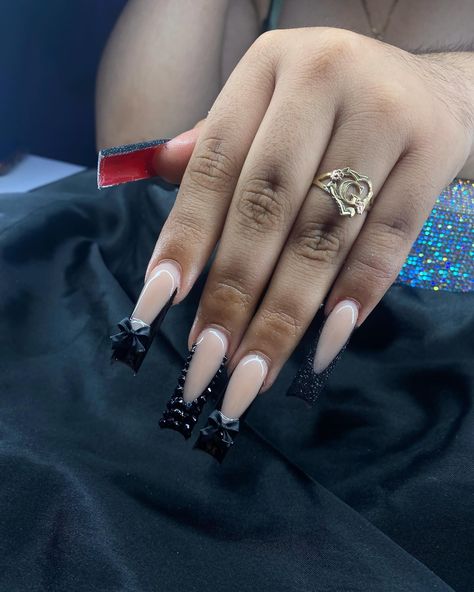 Black Exotic Nails, Black Inspo Nails, Red Bottom Nails Acrylic, Good Nail Ideas, Black Nails Black Women, Black Nails Prom, Red Bottoms Nails, Black Red Bottom Nails, Red Cute Nails