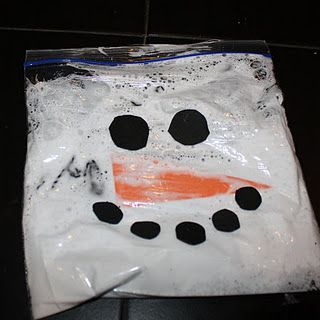 Snowman in a bag - sticker eyes and nose on a baggie, shaving cream, glitter and a orange fun foam nose inside = fun for kids.  (I'd tape the opening closed!) Sensory Bag, Snow Theme, Winter Classroom, Winter Preschool, Preschool Christmas, Book Party, Groundhog Day, Snowman Crafts, Preschool Ideas