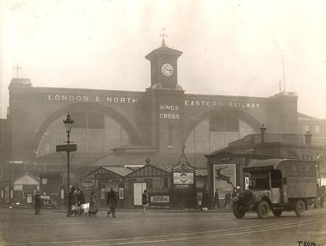 Why Are King's Cross And St Pancras Stations So Close To One Another? | Londonist Winter London, St Pancras Station, London Underground Stations, Kings Cross Station, London Transport Museum, Kentish Town, Transport Museum, Kings Cross, London Architecture