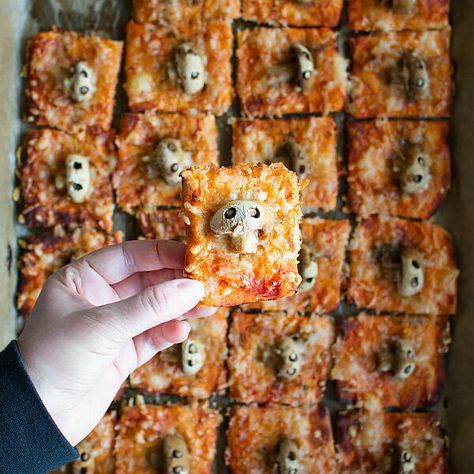 The other day I saw somebody come up with skull-shaped button mushrooms and I thought it was a great idea! So I came up with skull mushroom pizza bites, because who doesn't like pizza right? You can make those at your next Halloween party, adults and children alike will love them. Kids will learn to eat and appreciate mushrooms that way, disguised as skull heads and a little Halloween food dare game. You can prep them ahead too but I absolutely prefer them freshly baked, still hot out of the ove Halloween Party Adults, Mushroom Pizza Bites, Savory Halloween Food, Skull Mushrooms, Halloween Bites, Food For Children, Skull Mushroom, Halloween Pizza, Halloween Buffet