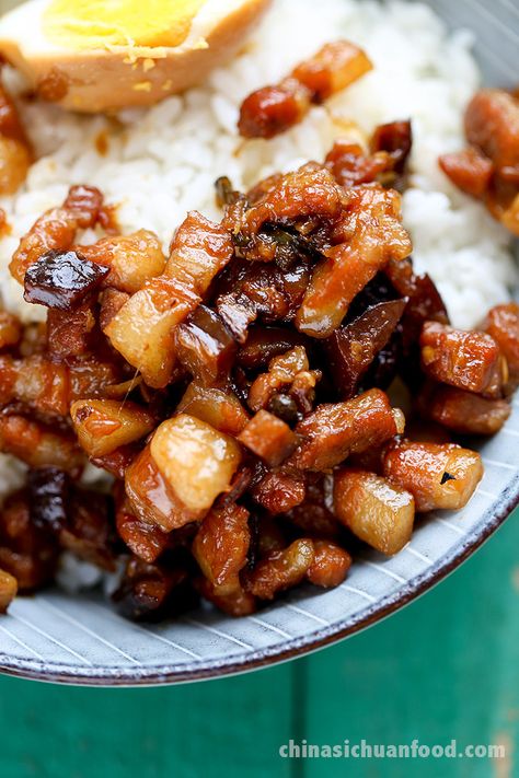 lu rou fan-Taiwanese braised pork over rice Recipes For Dinner Steak, Steak Recipes For Dinner, Pork Over Rice, Bbq Pork Roast, Steak On The Grill, Salad Steak, Steak Dinner Sides, Steak And Potatoes, Grill Steak