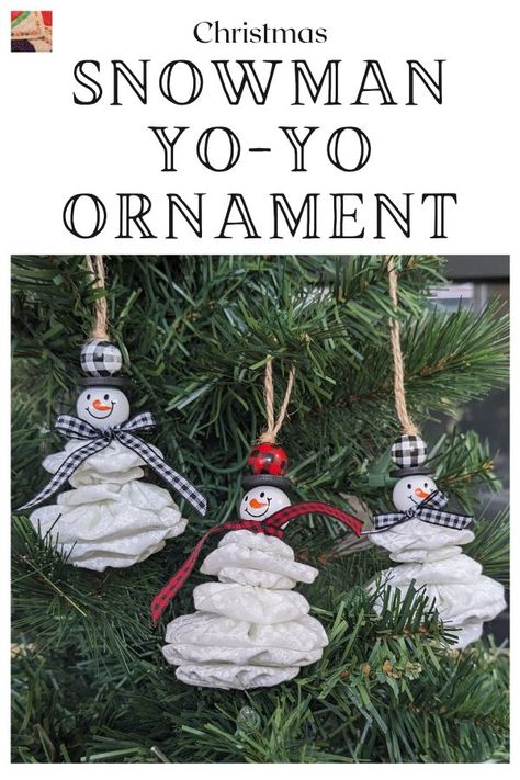 Learn how to make a snowman Christmas tree ornament from fabric yo-yos and a bead kit. Yo Yo Snowman Pattern, Yo Yo Christmas Ornaments, Snowman Diy Ornaments, Yo Yo Crafts, Snowman Ornaments Diy, Fabric Christmas Decorations, Diy Snowman Ornaments, Snowmen Ornaments, Make A Snowman