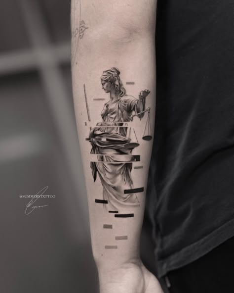 Cool Tattoo Ideas, Tricep Tattoos, Underarm Tattoo, Justice Tattoo, Mangas Tattoo, Atlas Tattoo, Modern Art Tattoos, Rose Tattoos For Women, Statue Tattoo