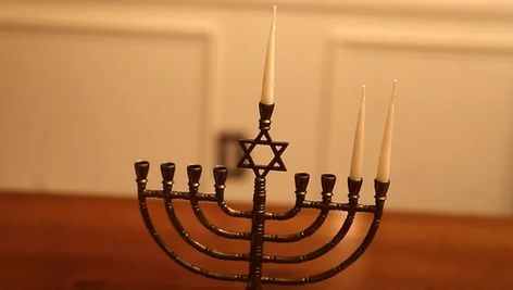 'Merry Chrismukkah:' How interfaith families celebrate the holidays Jewish Girl, Donate Money, Chocolate Coins, Christian Friends, First Daughter, Happy Hanukkah, Menorah, Family Traditions, Gifts For Him