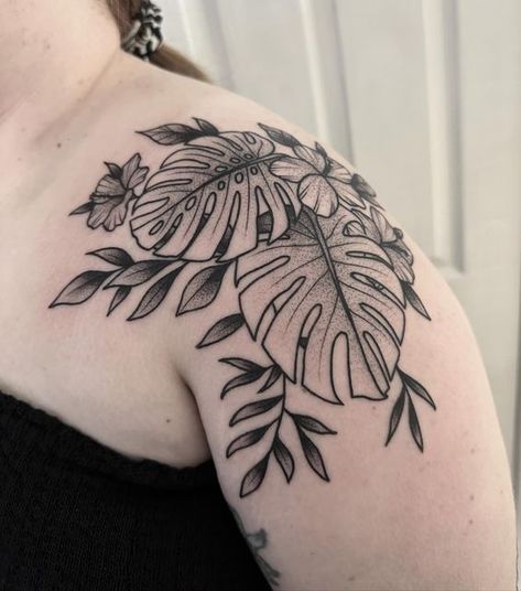 American Traditional Monstera, Tropical Shoulder Tattoos For Women, Monstera Outline Tattoo, Monstera Vase Tattoo, Monstera Shoulder Tattoo, Shoulder Plant Tattoo, Monstera Leaves Tattoo, Blackwork Tattoo Design Ideas, Monstera Tattoo Design