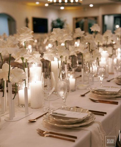 All White Wedding Aesthetic, High Centerpiece Wedding, Wedding Table Decorations Simple, Wedding Reception Ideas Indoor Elegant, White Dinner Table, Glass Candle Holders Wedding, All White Wedding, Restaurant Wedding, Contemporary Wedding