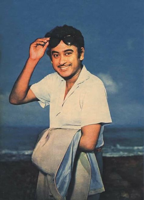 Tribute to KISHORE KUMAR on birth anniversary. Remembering the legendary singer, prolific actor, the versatile genius #KishoreKumar. Tell us which are your favourite songs of him? Kishor Kumar, Egyptian Movies, Elder Brother, Ashok Kumar, Indian Classical Music, Kishore Kumar, Hema Malini, Film Icon, Retro Bollywood