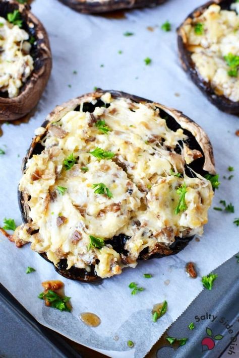 Cream Cheese Stuffed Portobello Mushroom Recipe Portobello Recipes, Gravy Breakfast, Egg Casseroles, Portabella Mushrooms Recipes, Salty Side Dish, Hashbrown Breakfast, Camp Recipes, Food Strawberry, Stuffed Portobello Mushrooms