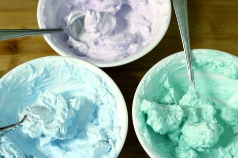 How to Make Whipped Soap from Melt and Pour - Everything Pretty Homemade Foaming Soap, Whipped Soap Diy, Solid Perfume Recipes, Diy Soap Recipe, Soap Melt And Pour, Soap Tutorial, Melt And Pour Soap, Body Butters Recipe, Soap Making Recipes