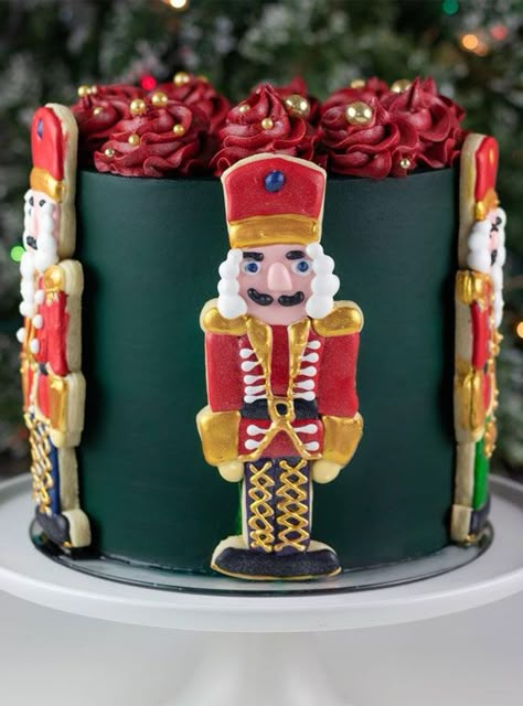 Green Christmas Cake, Christmas Cakes Images, Nutcracker Cake, Toadstool Cake, Dark Green Christmas, Kids Birthday Cake Ideas, Nutcracker Cookies, Harry Potter Birthday Cake, Christmas Themed Cake