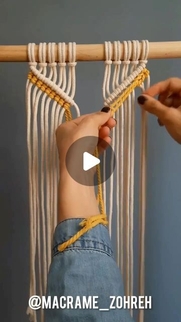 Macrame Hacks, Totora Ideas, Yarn Macrame Diy, Macrame Projects Tutorials, Macrame Decor Ideas, Easy Macrame Wall Hanging, Macrame Tutorial Beginner, Twine Crafts, Boho Macrame Wall Hanging