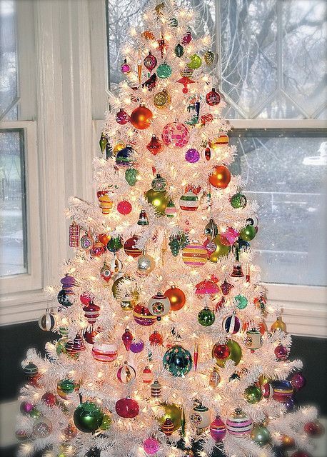 Shiny Brite ornaments on a white tree White Christmas Tree Decorations, Vintage Christmas Tree Decorations, Retro Christmas Decorations, Modern Christmas Tree, A White Christmas, Christmas Tree Inspiration, White Christmas Trees, Colorful Christmas, Christmas Tree With Gifts