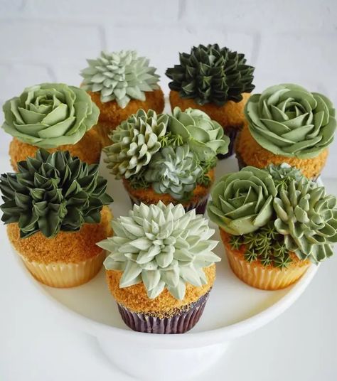 Deco Cupcake, Succulent Cupcakes, Succulent Cake, Cactus Cake, Decorações Com Comidas, Dessert Party, Themed Wedding Cakes, Succulent Wedding, Savoury Cake