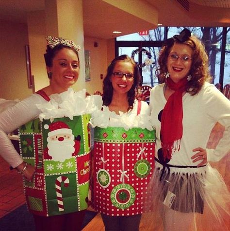 22 Fun and Quirky Christmas Costume Ideas For Your Holiday Party | Christmas Celebrations Christmas Costume Ideas, Diy Christmas Costumes, Christmas Costumes Diy, Funny Christmas Costumes, Diy Christmas Outfit, Christmas Costumes Women, Snowman Costume, Christmas Dress Up, Diy Ugly Christmas Sweater