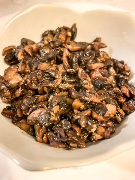 Mushroom Duxelles – The Finished Dish Mushroom Duxelles Recipe, Duxelles Mushroom, Duxelles Recipe, Mushroom Duxelle, Mushroom Crepe, Mushroom Tart, Pastry Crust, White Mushrooms, Bechamel Sauce