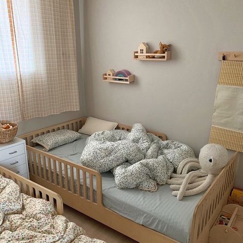 Shared Boys Rooms, Nursing Room, Kids Bedroom Inspiration, Aesthetic Home Decor, Nursery Room Inspiration, Baby Room Furniture, Kids Interior Room, House Bedroom, Cute Bedroom Decor