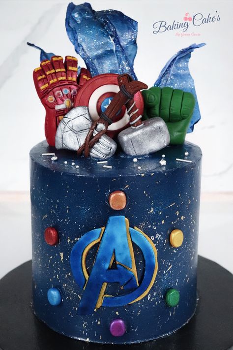 Marvel Superhero Cake, Avenger Theme Cake, Marvel Cake Ideas, Fandom Cakes, Avengers Themed Cakes, Marvel Cakes, Marvel Birthday Cake, Spiderman Cookies, Kue Fondant