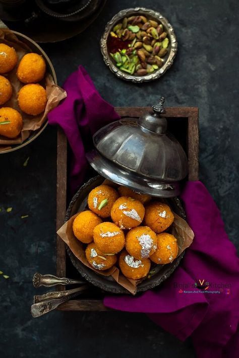 Indian Wedding Sweets, Motichoor Ladoo, Cooking With Ghee, Sweets Photography, Traditional Wedding Favours, Indian Food Photography, Bengali Food, Diwali Food, Wedding Sweets