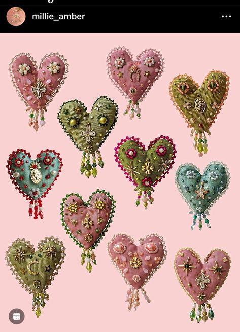 Beaded Hearts, Christmas Beading, Heart Christmas Ornaments, Lucky Charms, Beaded Ornaments, Stitching Art, Felt Christmas, Xmas Ornaments, Diy Charms