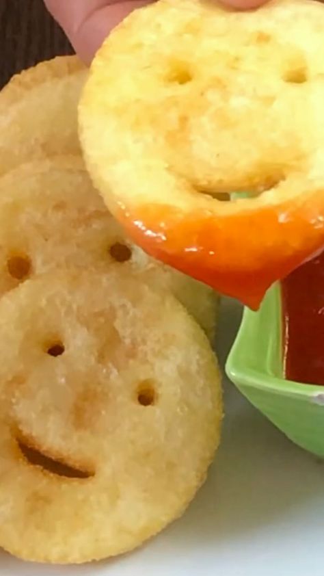 #PotatoSmiley
#SnackRecipe Potato Smiles, How To Make Smile, Crispy Snacks, Make Smile, Fun Snacks, Smile Face, You Smile, Recipe Using, Yummy Snacks