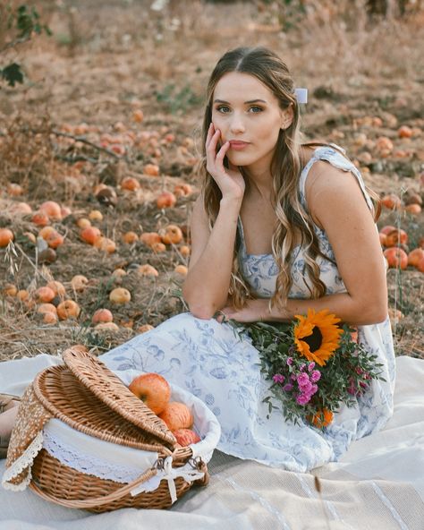 Take me on a picnic date. (Just make sure there is a bathroom or else I’ll have a panic attack) 📸 @cameranmaephotography #picnic #photoshoot #picnicdate #romanticizinglife #romanticiseyourlife Picnic Basket Photoshoot, Picnic Photoshoot, Picnic Date, Photoshoot Inspo, A Picnic, Picnic Basket, Make Sure, Photography