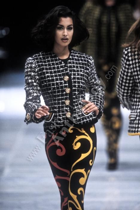 Portrait Of An Artist, Glamour Aesthetic, Yasmeen Ghauri, Versace Runway, Versace Vintage, School Daze, Vintage Versace, Portrait Artist, Gianni Versace