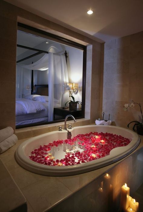 Romantic Bubble Bath, Honeymoon Bedroom, Romantic Hotel Rooms, Romantic Room Surprise, Romantic Bathrooms, Romantic Bath, Colonial Beach, Beach Spa, Romantic Surprise