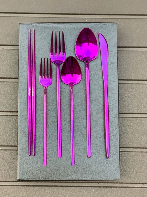 Purple Utensils, Colorful Cutlery, Purple Kitchen Decor, Purple Kitchen Accessories, Iridescent Decor, Fancy Living Rooms, Crockery Design, Inside A House, Purple Home Decor