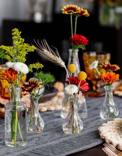 Fall Flower Centerpieces, Bud Vases Wedding, Bud Vase Centerpiece, Fall Floral Centerpieces, Flower Table Decorations, Dinner Centerpieces, Rehearsal Dinner Decorations, Thanksgiving Flowers, Fall Table Centerpieces