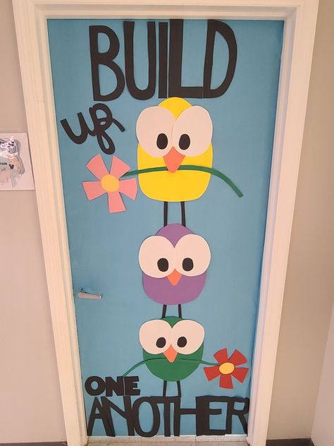 Bird Door Decorations Classroom, Classroom Door Spring Ideas, Classroom Spring Door Decorations, Class Door Decoration Ideas For Nursery, Easter Doors For Classroom, Spring Hallway Decorations School, Easter Door Ideas, Spring Classroom Door Ideas, Class Whiteboard