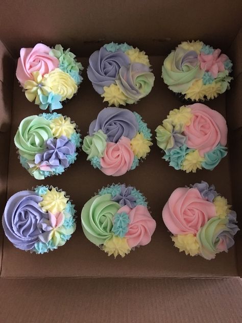 Deco Cupcake, Cupcakes Design, Rodjendanske Torte, Frosting Flowers, Spring Cupcakes, Cupcake Decorating Tips, Cupcake Cake Designs, Cake Decorating Piping, Cupcake Designs