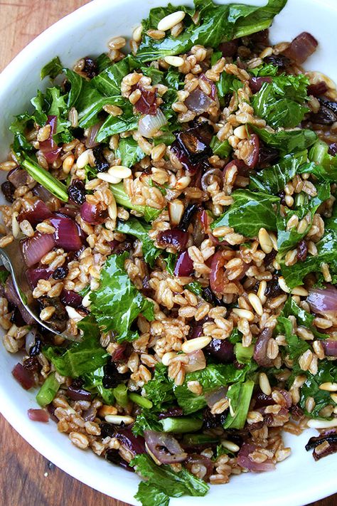 Zuni Cafe, Farro Recipes, Roasted Onions, Farro Salad, Grain Salad, Toasted Pine Nuts, Mustard Greens, Idee Pasto Sano, Pine Nuts