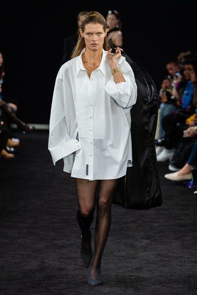 Oversized White Shirt, Monique Lhuillier, Fashion Show Collection, White Fashion, Sport Fashion, Alexander Wang, Look Fashion, New York Fashion, White Shirt